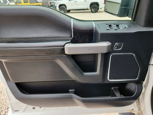 Used 2019 Ford F150 Platinum w/ Equipment Group 701A Luxury AWD/4WD image 11