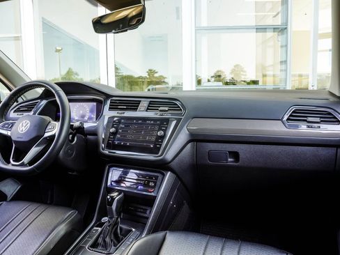 Used 2022 Volkswagen Tiguan SE FWD image 19