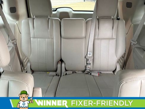 Used 2014 Chrysler Town & Country Touring-L w/ Driver Convenience Group image 9