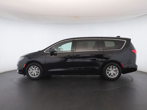 New 2026 Chrysler Pacifica Select FWD image 19