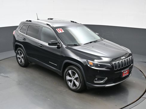 Used 2019 Jeep Cherokee Limited w/ Luxury Group AWD/4WD image 36
