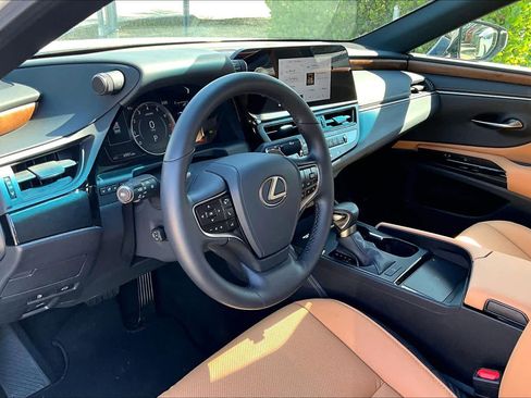 Used 2025 Lexus ES 350 w/ Premium Package image 18