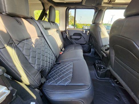 Used 2024 Jeep Wrangler Unlimited Sport AWD/4WD image 6