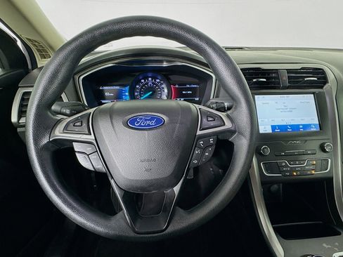 Used 2020 Ford Fusion SE FWD image 11