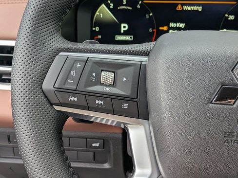 New 2026 Mitsubishi Outlander SEL image 17