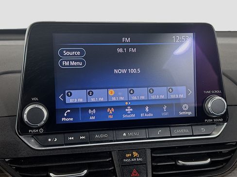 Used 2025 Nissan Altima 2.5 SV FWD image 19