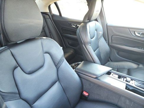 Used 2019 Volvo S60 T5 Inscription image 12