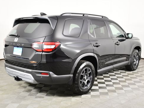 Certified 2025 Honda Pilot TrailSport image 6