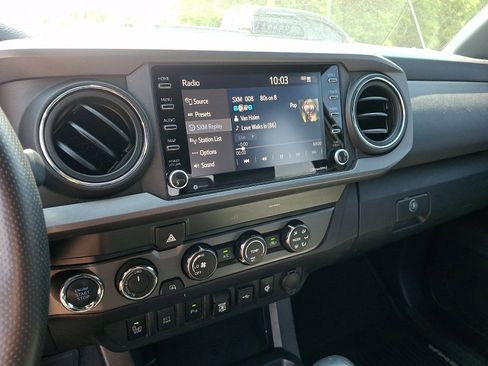 Used 2020 Toyota Tacoma TRD Off-Road w/ Technology Package AWD/4WD image 23