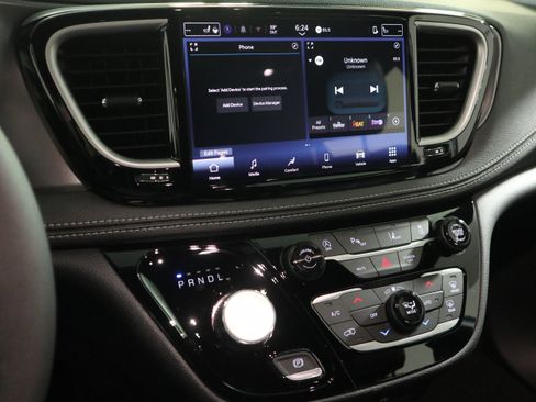 New 2026 Chrysler Pacifica Select image 24