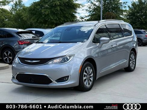 Used 2020 Chrysler Pacifica Touring-L Plus w/ Advanced Safetytec Group FWD image 8