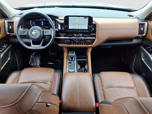 Used 2024 Nissan Pathfinder Platinum AWD/4WD image 18