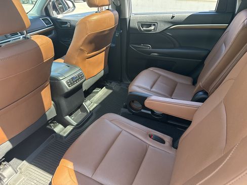 Used 2019 Toyota Highlander Limited Platinum AWD/4WD image 27