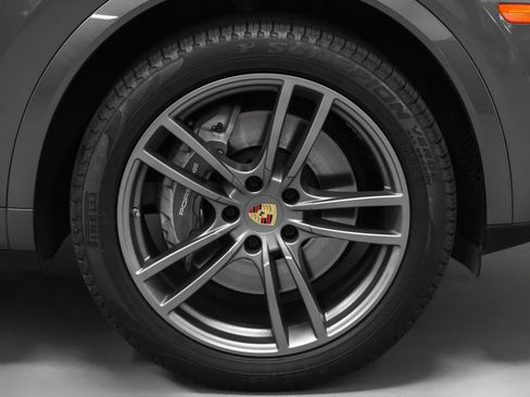 Certified 2022 Porsche Cayenne Coupe AWD/4WD image 15