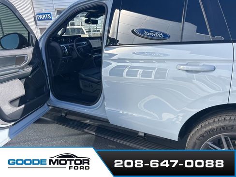 Used 2025 Ford Expedition Platinum w/ Stealth Performance Package AWD/4WD image 6