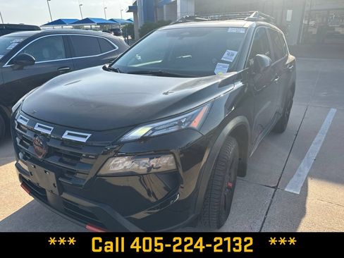 Used 2025 Nissan Rogue SV AWD/4WD image 1