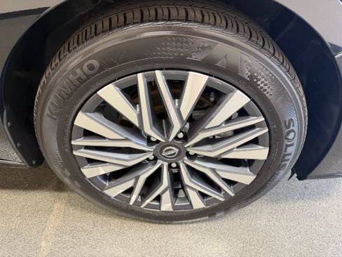 Used 2025 Nissan Altima 2.5 SV FWD image 6