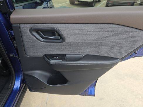 Used 2021 Nissan Rogue S image 27