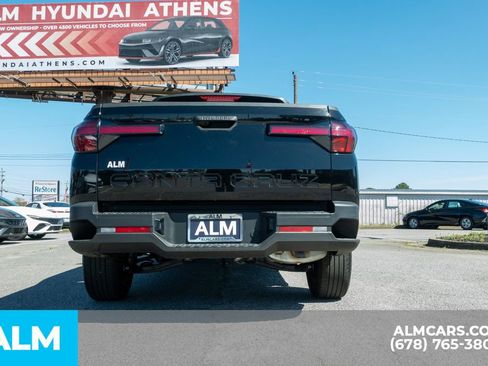 Used 2025 Hyundai Santa Cruz SE FWD image 11