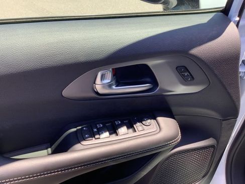 New 2027 Chrysler Pacifica Limited w/ S Appearance Package FWD image 10