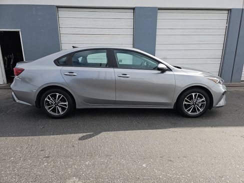 Used 2023 Kia Forte LXS w/ LXS Technology Package FWD image 4