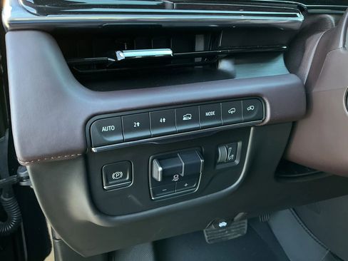 Used 2023 Cadillac Escalade ESV Sport Platinum AWD/4WD image 16