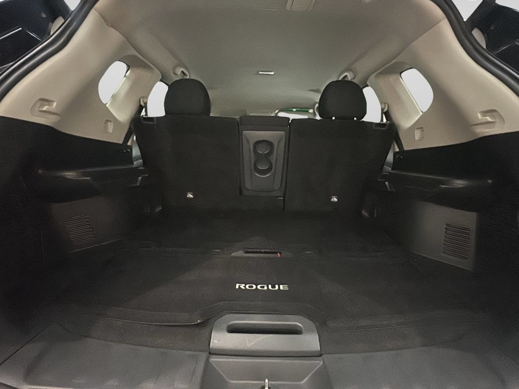 Used 2018 Nissan Rogue SV AWD/4WD image 19