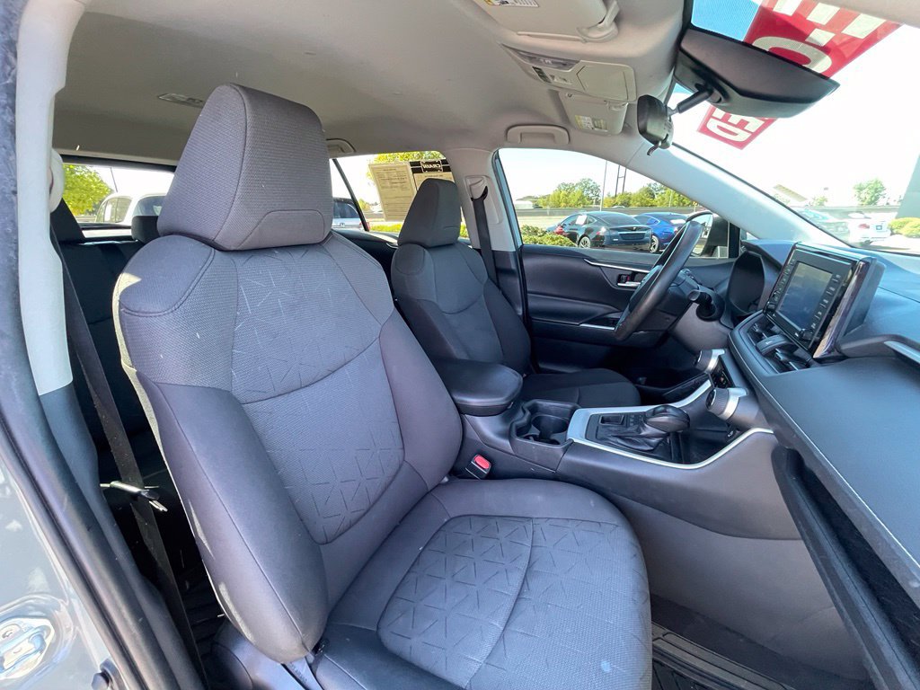 Used 2021 Toyota RAV4 XLE AWD/4WD image 30