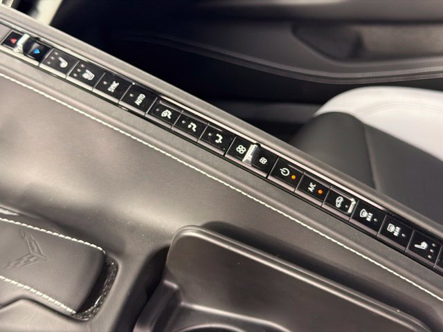 Used 2025 Chevrolet Corvette Stingray Premium Conv w/ Z51 Performance Package RWD image 20