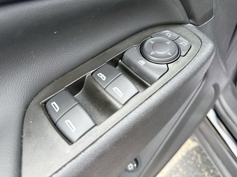 Used 2023 Chevrolet Equinox LT AWD/4WD image 13