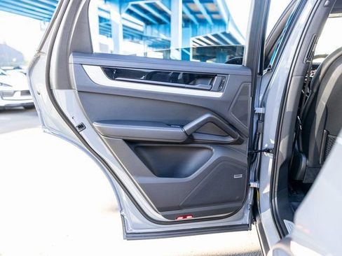 Certified 2026 Porsche Cayenne Coupe image 41