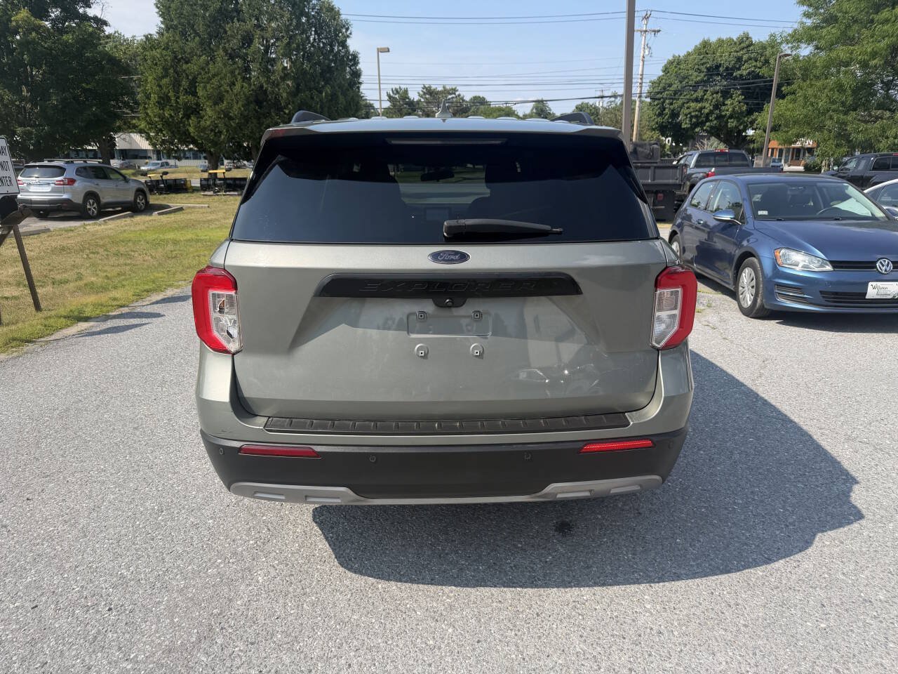 Used 2020 Ford Explorer XLT w/ Equipment Group 202A AWD/4WD image 4