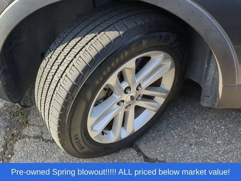 Used 2017 Ford Explorer XLT FWD image 6