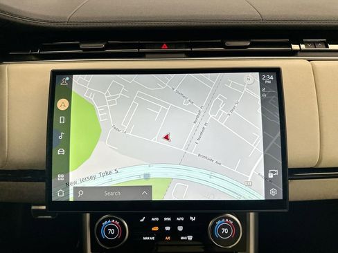 Certified 2023 Land Rover Range Rover SE image 25