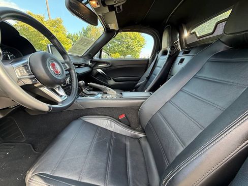 Used 2017 FIAT 124 Spider Lusso RWD image 9
