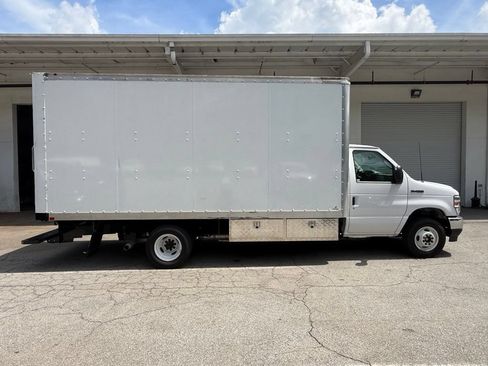 Used 2023 Ford E-450 and Econoline 450 Super Duty w/ Power Windows & Locks Group RWD image 2