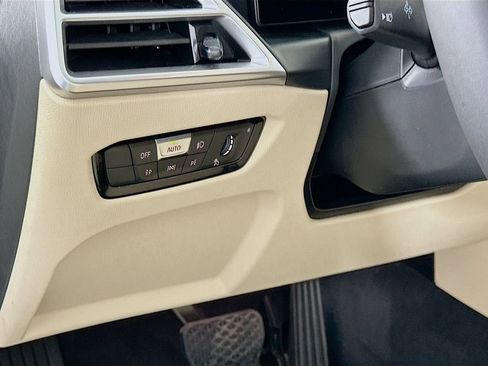 Used 2025 BMW 330i Sedan w/ Convenience Package image 10