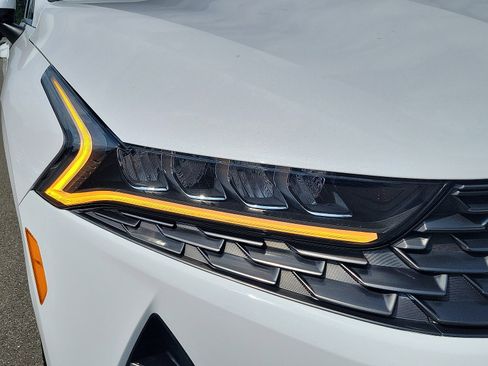 Used 2021 Kia K5 LXS image 9