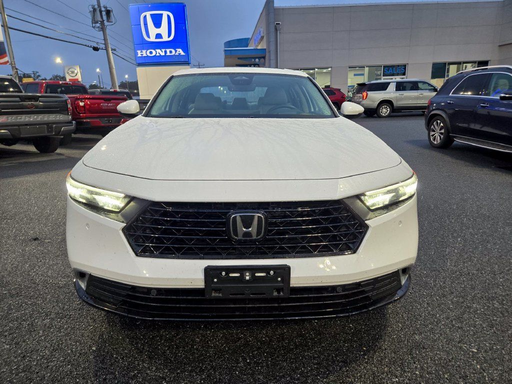 Used 2025 Honda Accord Touring image 2