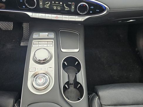 Used 2022 Genesis GV70 2.5T w/ Advanced Package image 24