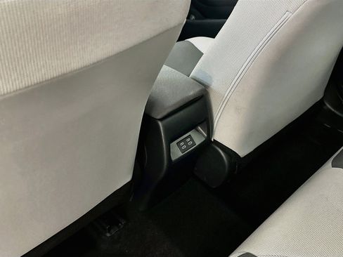 Used 2025 Toyota Corolla LE FWD image 28