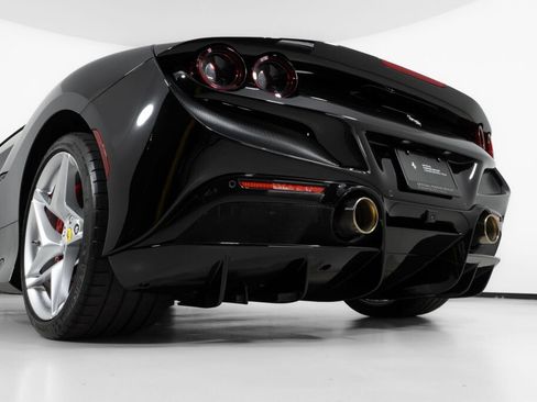 Used 2022 Ferrari F8 Tributo RWD image 18