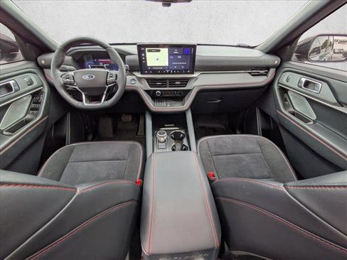 Used 2025 Ford Explorer ST image 21