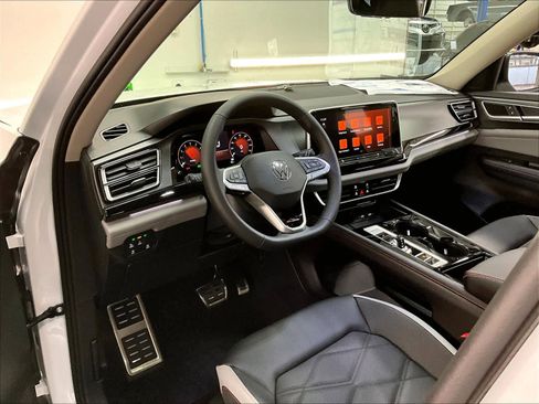 New 2026 Volkswagen Atlas Peak Edition image 8