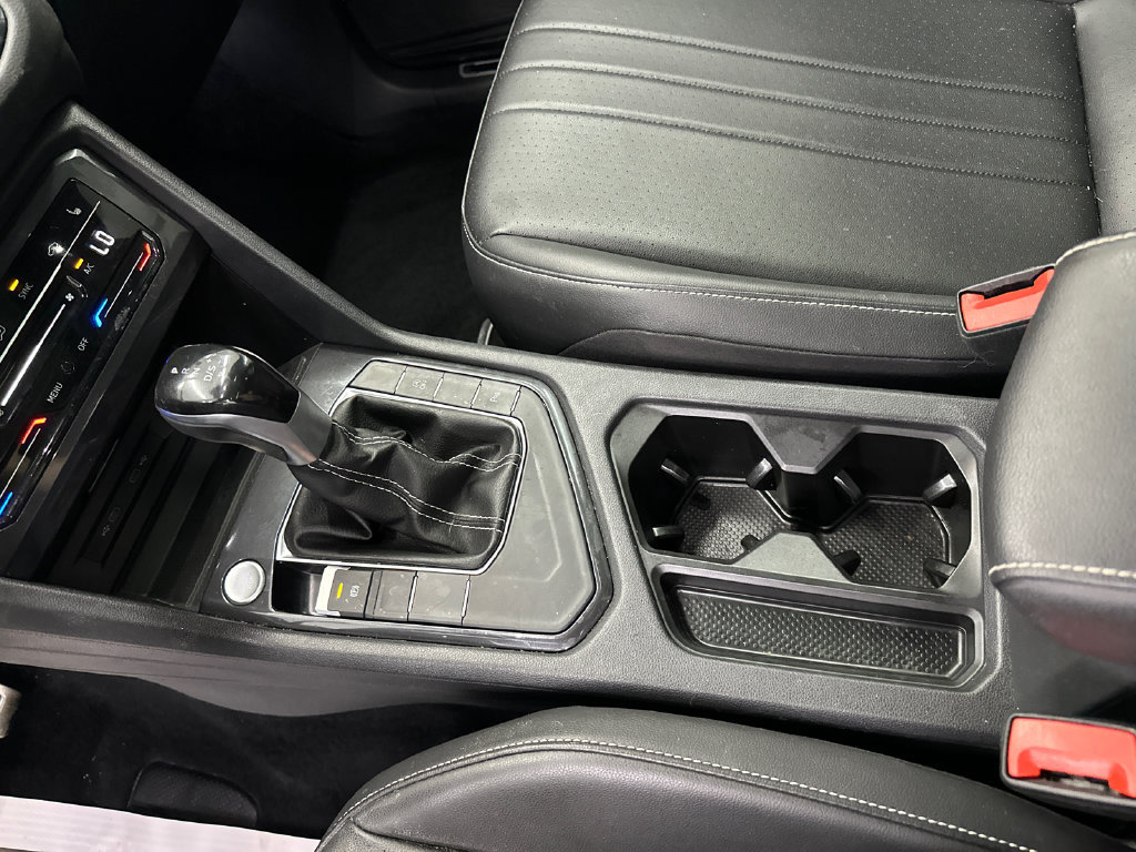 Used 2024 Volkswagen Tiguan SE R-Line FWD image 32