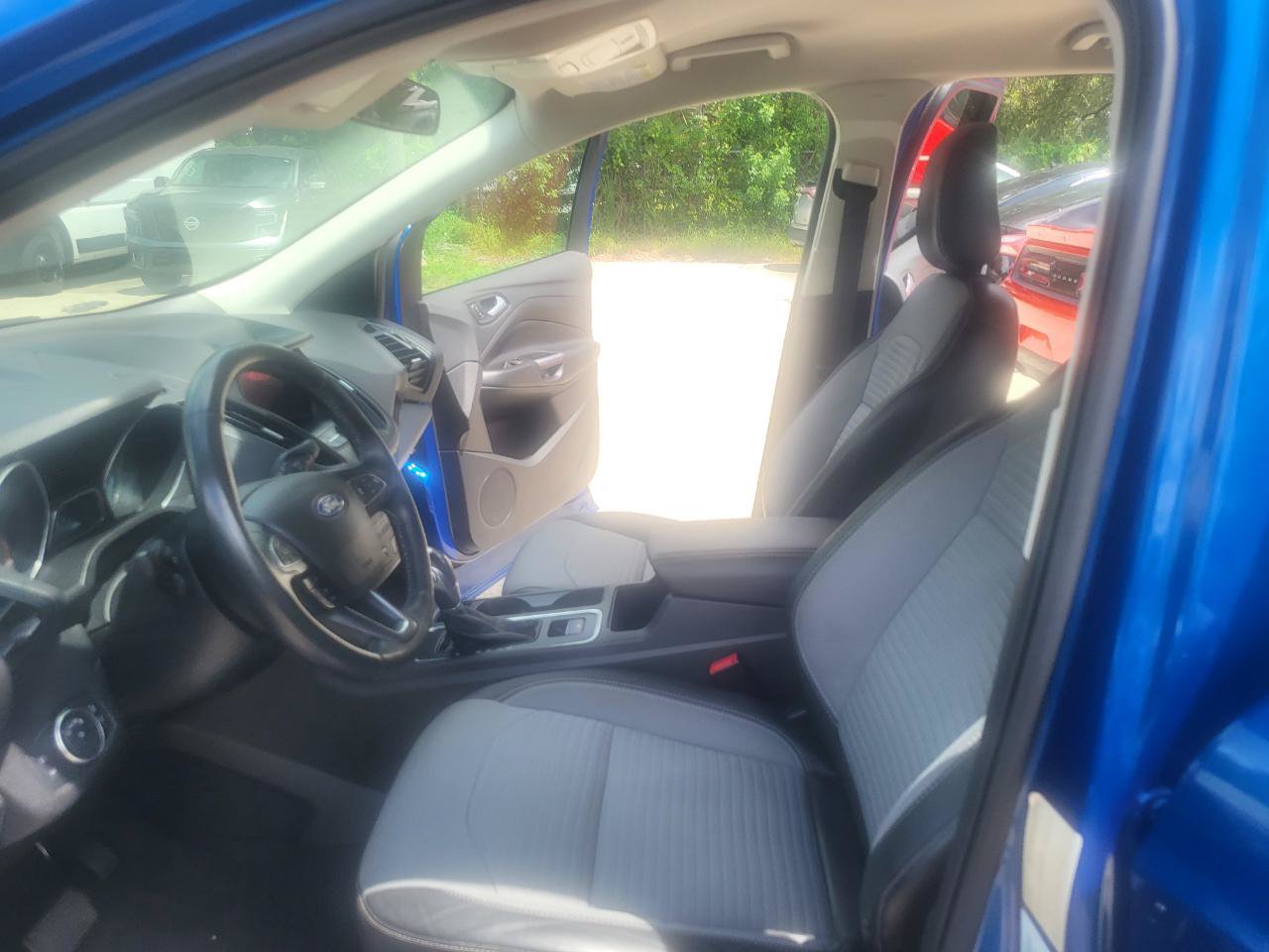 Used 2019 Ford Escape SE w/ SE Sport Appearance Package AWD/4WD image 32