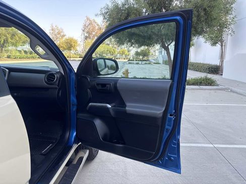 Used 2017 Toyota Tacoma SR5 w/ Tow Package RWD image 14