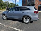 Used 2020 Kia Sorento LX image 4