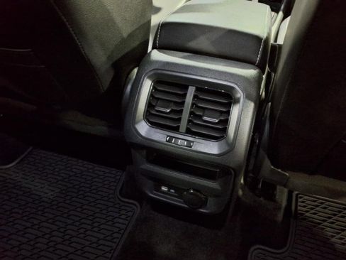 Used 2022 Volkswagen Tiguan SE image 13