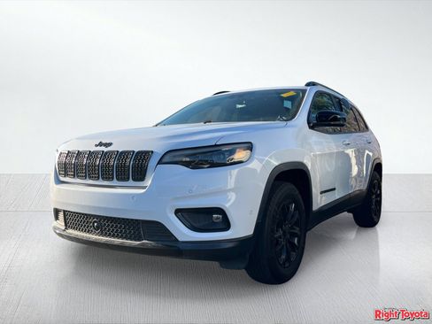 Used 2023 Jeep Cherokee Altitude Lux AWD/4WD image 2